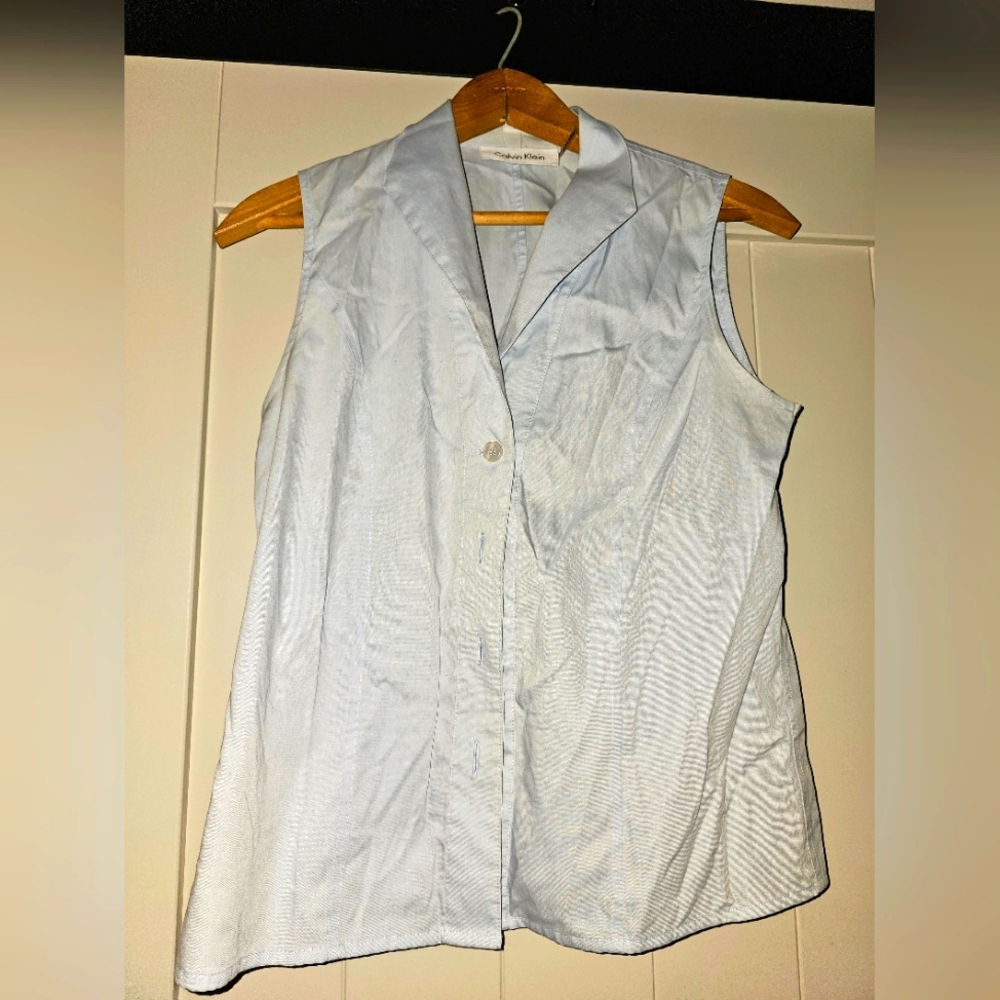5/$25 - Calvin Klein sleeveless collared shirt